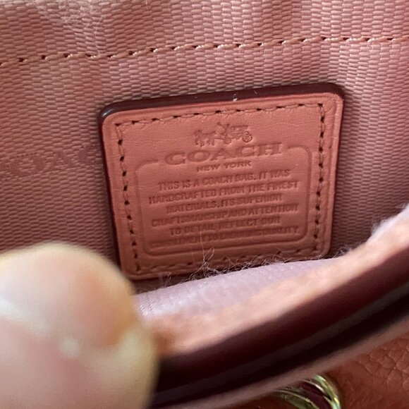 Authen COACH Leather Crossbody Bag. Flap w/Turn Lock Closure. Pink. Excel Cond'n - Picture 11 of 16
